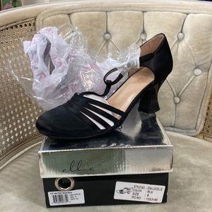 Ellie Shoes New in Box With Tags